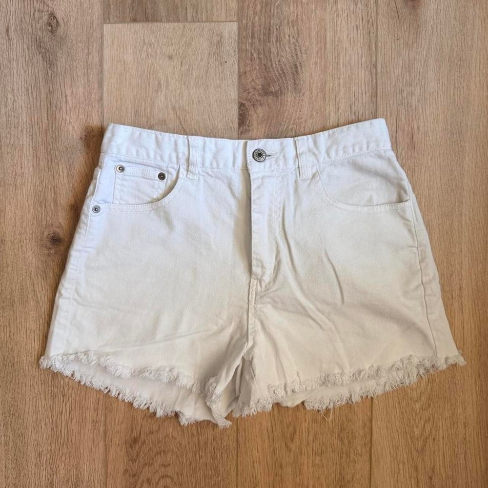 White denim shorts with frayed hem